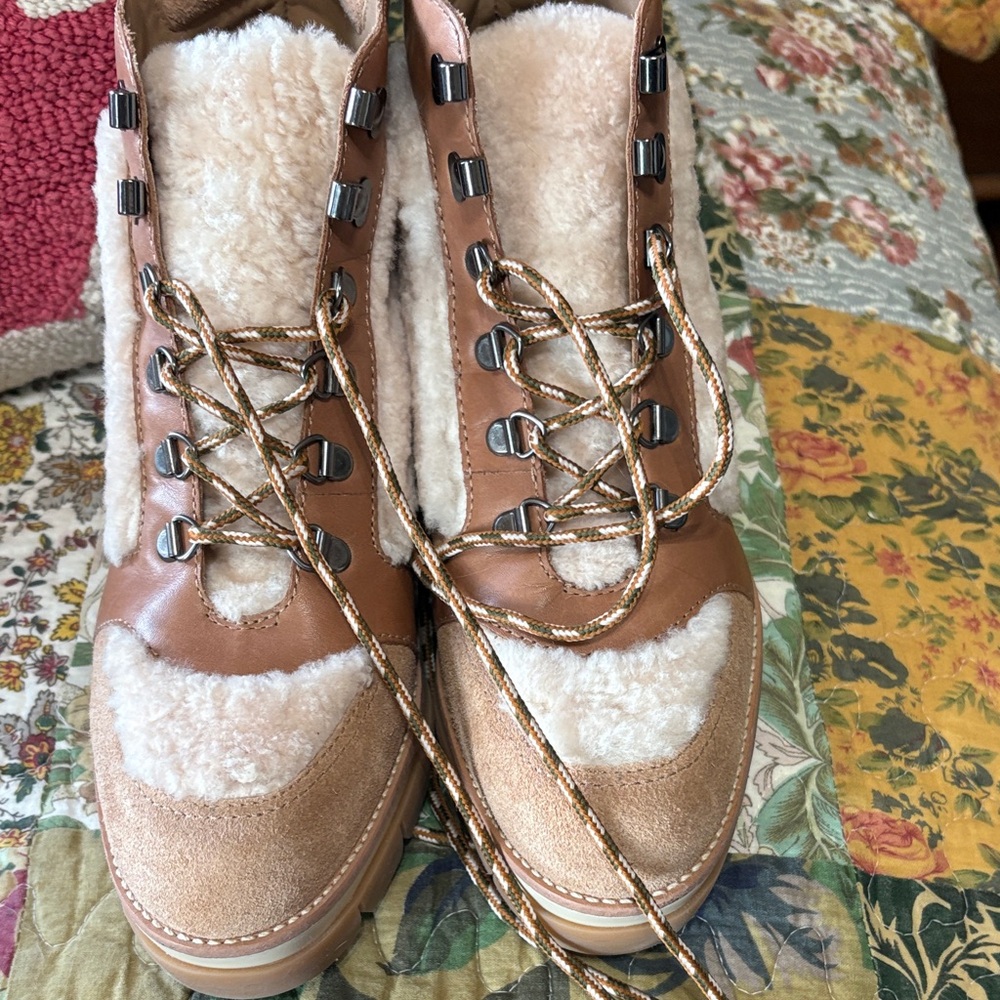 Bernardo Tan and Cream leather suede sheepskin Lace Up Boots 8.5 nwot - Picture 7 of 11